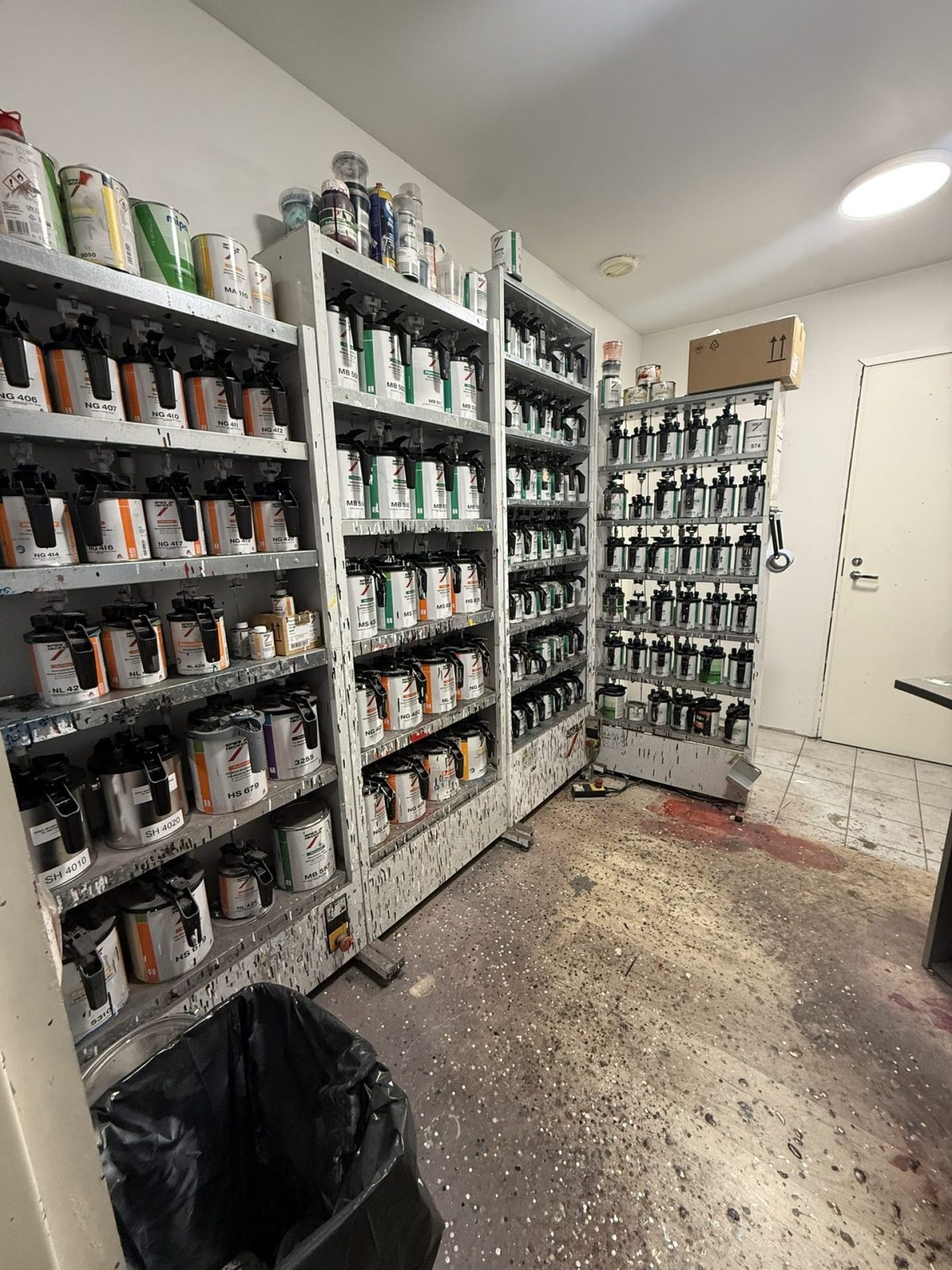 Spies Hecker sekoitusvärit ja automaalivarasto Hämeenlinnassa