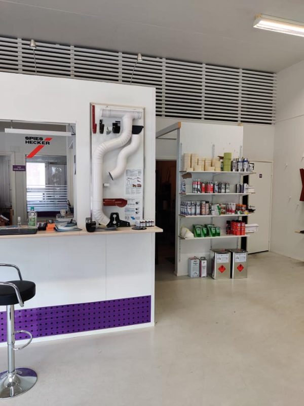 Hämeen Peltituote myyntitiski ja palvelupiste Hämeenlinnassa