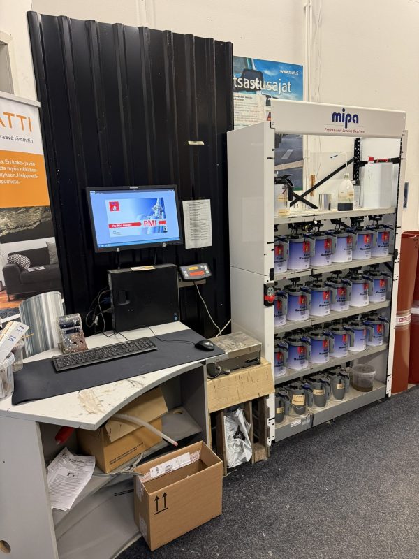 Mipa PMI maalilinjasto ja asiakaspalvelupiste Hämeen Peltituote myymälässä